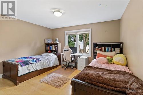 120 Rossland Avenue, Ottawa, ON - Indoor Photo Showing Bedroom