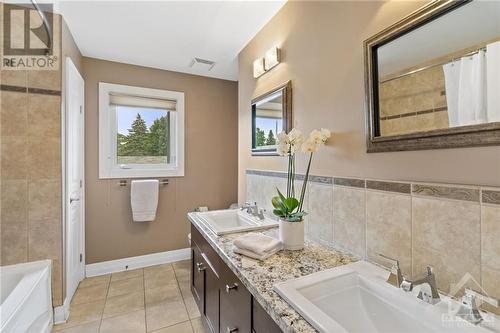 120 Rossland Avenue, Ottawa, ON - Indoor Photo Showing Bathroom