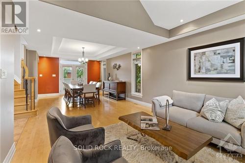 120 Rossland Avenue, Ottawa, ON - Indoor Photo Showing Living Room