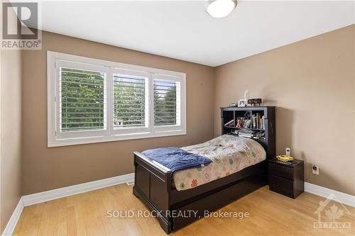 120 Rossland Avenue, Ottawa, ON - Indoor Photo Showing Bedroom