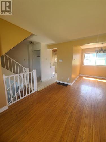 123 Hillside Dr N, Elliot Lake, ON - Indoor Photo Showing Living Room