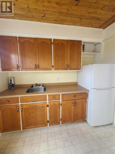 123 Hillside Dr N, Elliot Lake, ON - Indoor Photo Showing Kitchen