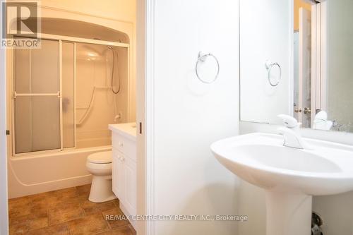 25 - 1555 Highbury Avenue N, London, ON - Indoor Photo Showing Bathroom