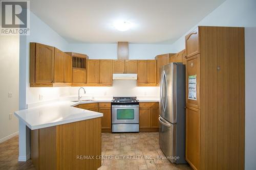 25 - 1555 Highbury Avenue N, London, ON - Indoor Photo Showing Kitchen