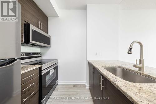 3205 - 70 Forest Manor Road, Toronto (Henry Farm), ON - Indoor Photo Showing Kitchen