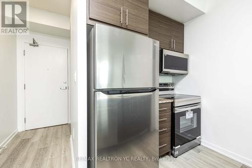 3205 - 70 Forest Manor Road, Toronto (Henry Farm), ON - Indoor Photo Showing Kitchen