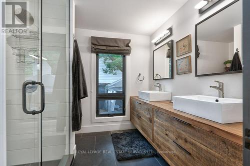 124 Lynn Court, Burlington (Lasalle), ON - Indoor Photo Showing Bathroom