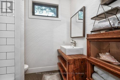 124 Lynn Court, Burlington (Lasalle), ON - Indoor Photo Showing Bathroom