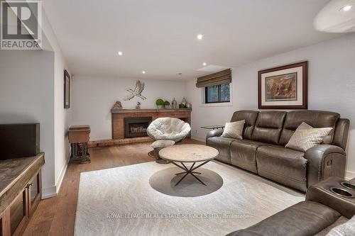 124 Lynn Court, Burlington (Lasalle), ON - Indoor Photo Showing Living Room With Fireplace