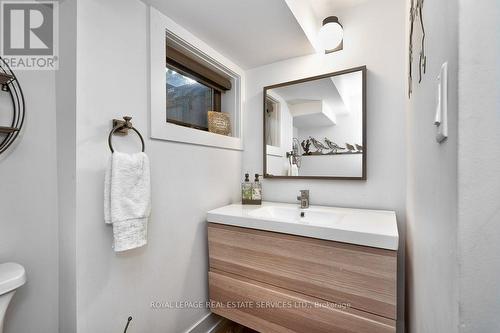 124 Lynn Court, Burlington (Lasalle), ON - Indoor Photo Showing Bathroom