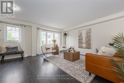 15 - 750 Lawrence Street, Cambridge, ON - Indoor Photo Showing Living Room