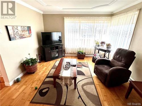 81 Rue De L'École, Lamèque, NB - Indoor Photo Showing Living Room