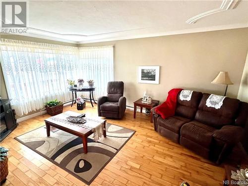 81 Rue De L'École, Lamèque, NB - Indoor Photo Showing Living Room