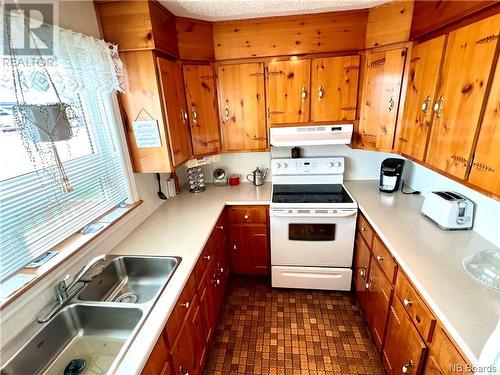 81 Rue De L'École, Lamèque, NB - Indoor Photo Showing Kitchen With Double Sink