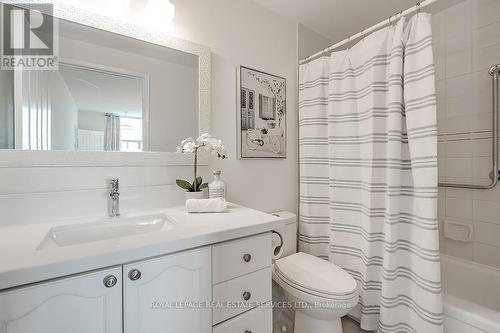 411 - 2199 Sixth Line, Oakville (River Oaks), ON - Indoor Photo Showing Bathroom