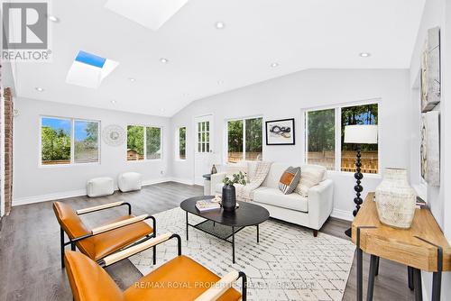 560 Bristol Road, Newmarket (Bristol-London), ON - Indoor Photo Showing Living Room