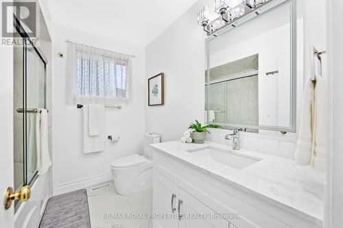 560 Bristol Road, Newmarket (Bristol-London), ON - Indoor Photo Showing Bathroom