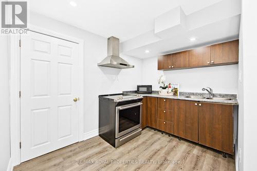 560 Bristol Road, Newmarket (Bristol-London), ON - Indoor Photo Showing Kitchen With Double Sink