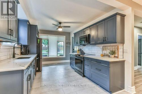 115 Loggers Grove, London, ON - Indoor Photo Showing Kitchen