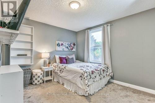 115 Loggers Grove, London, ON - Indoor Photo Showing Bedroom