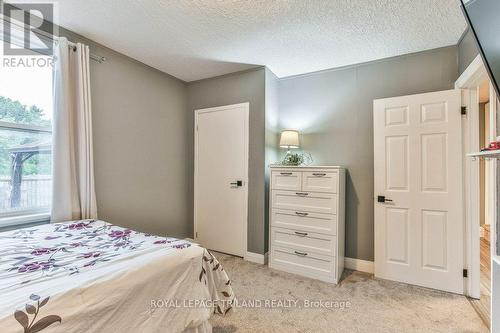 115 Loggers Grove, London, ON - Indoor Photo Showing Bedroom