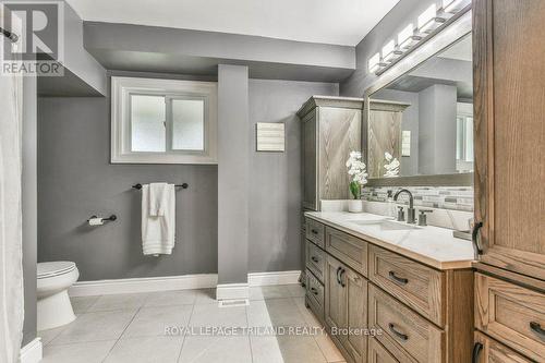 115 Loggers Grove, London, ON - Indoor Photo Showing Bathroom