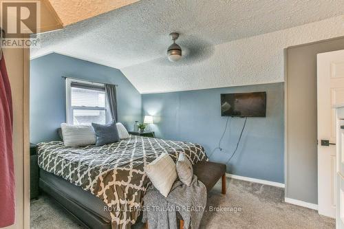 115 Loggers Grove, London, ON - Indoor Photo Showing Bedroom