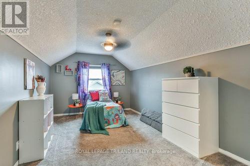 115 Loggers Grove, London, ON - Indoor Photo Showing Bedroom