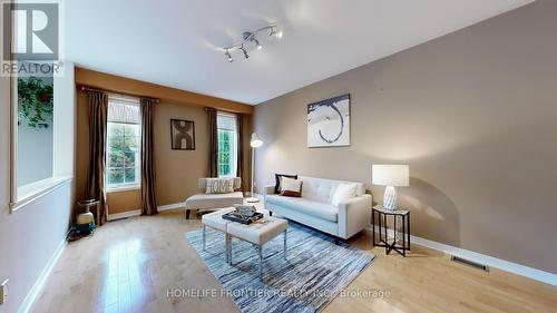 33 Irish Rose Drive, Markham (Berczy), ON - Indoor Photo Showing Living Room