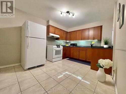 68 - 525 Meadows Boulevard, Mississauga (Rathwood), ON - Indoor Photo Showing Kitchen