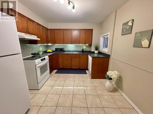 68 - 525 Meadows Boulevard, Mississauga (Rathwood), ON - Indoor Photo Showing Kitchen With Double Sink