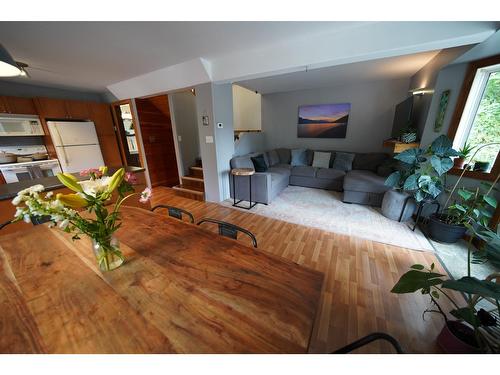 2102 Perrier Road, Nelson, BC - Indoor Photo Showing Living Room