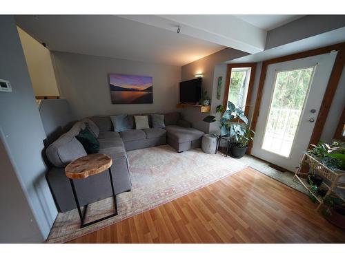 2102 Perrier Road, Nelson, BC - Indoor Photo Showing Living Room