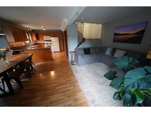 2102 Perrier Road, Nelson, BC - Indoor Photo Showing Living Room