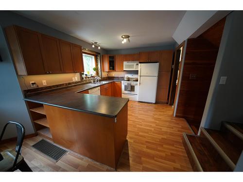 2102 Perrier Road, Nelson, BC - Indoor Photo Showing Kitchen With Double Sink