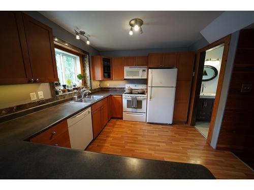 2102 Perrier Road, Nelson, BC - Indoor Photo Showing Kitchen With Double Sink