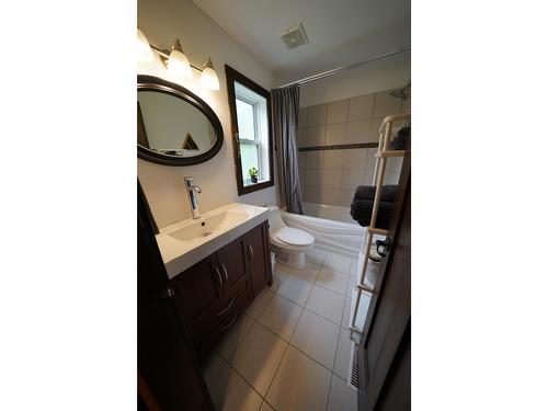 2102 Perrier Road, Nelson, BC - Indoor Photo Showing Bathroom