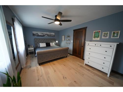 2102 Perrier Road, Nelson, BC - Indoor Photo Showing Bedroom