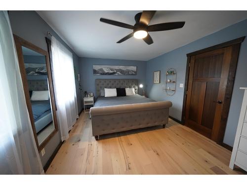 2102 Perrier Road, Nelson, BC - Indoor Photo Showing Bedroom