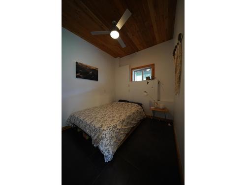 2102 Perrier Road, Nelson, BC - Indoor Photo Showing Bedroom