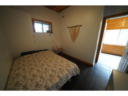 2102 Perrier Road, Nelson, BC - Indoor Photo Showing Bedroom