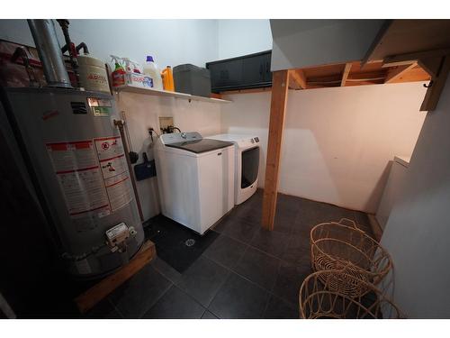 2102 Perrier Road, Nelson, BC - Indoor Photo Showing Laundry Room