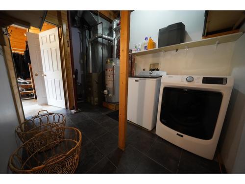 2102 Perrier Road, Nelson, BC - Indoor Photo Showing Laundry Room