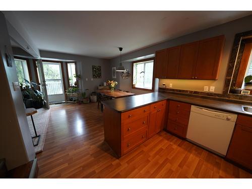 2102 Perrier Road, Nelson, BC - Indoor Photo Showing Kitchen