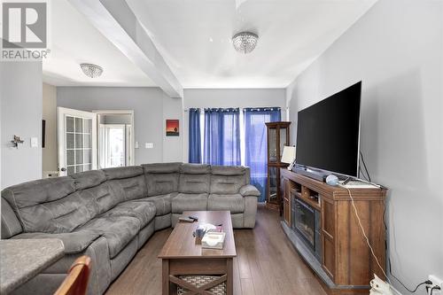 31 Pardee Ave, Sault Ste. Marie, ON - Indoor Photo Showing Living Room