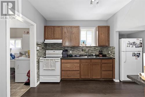 31 Pardee Ave, Sault Ste. Marie, ON - Indoor Photo Showing Kitchen With Double Sink