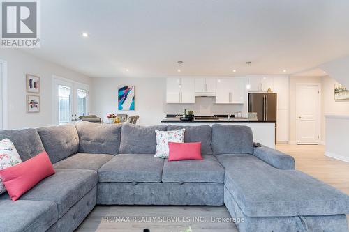 3 A - 115 South Creek Drive, Kitchener, ON - Indoor Photo Showing Living Room