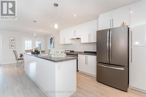 3 A - 115 South Creek Drive, Kitchener, ON - Indoor Photo Showing Kitchen With Upgraded Kitchen