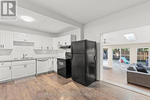 69 Wellington Street N, Thorold, ON - Indoor Photo Showing Kitchen With Double Sink