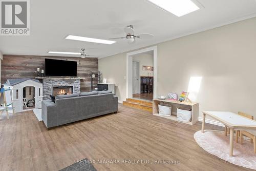 69 Wellington Street N, Thorold, ON - Indoor Photo Showing Living Room With Fireplace